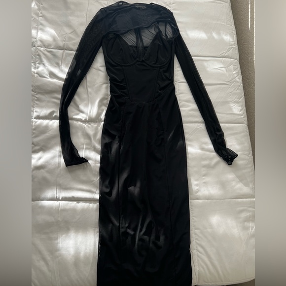 BEATRICE
BLACK CORSET MIDI DRESS - Picture 4 of 10